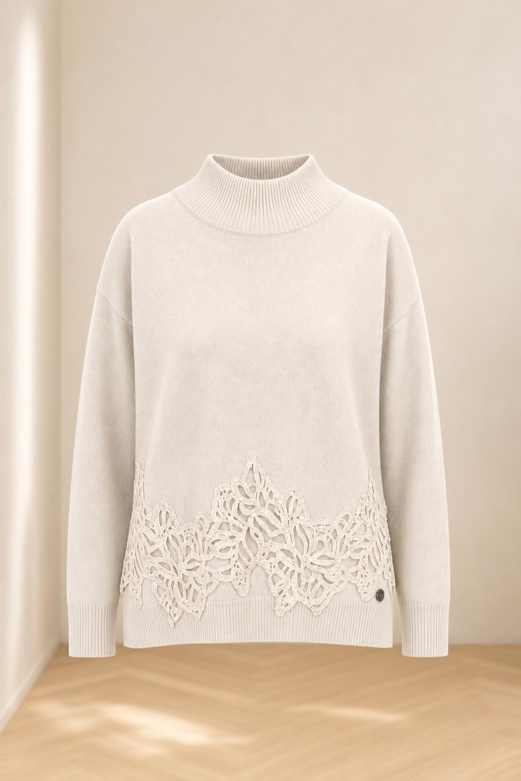 Cremefarbener Pullover mit Spitzenbordüre