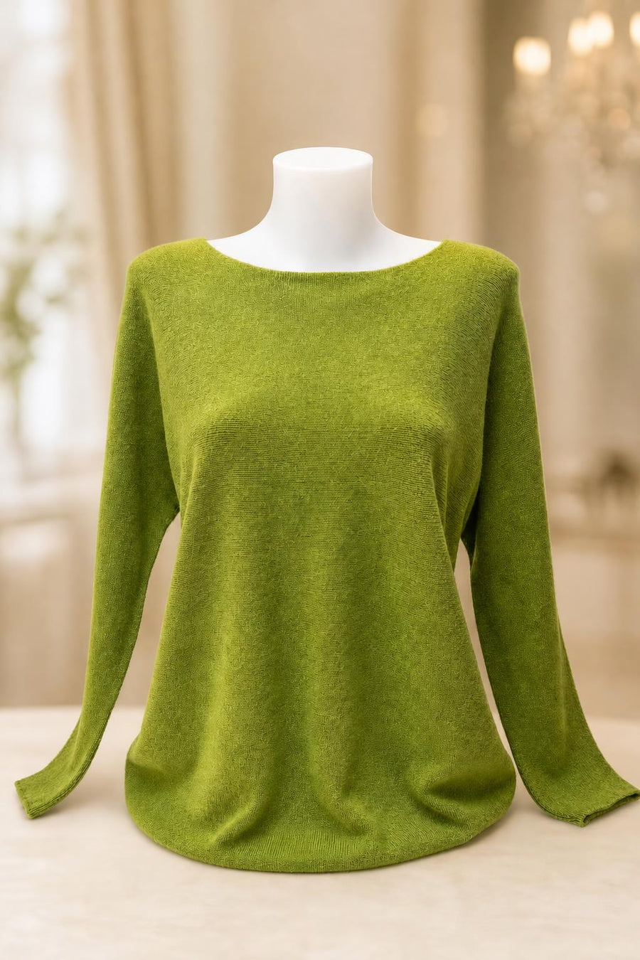 Olivgrüner Pullover mit Rundhalsausschnitt